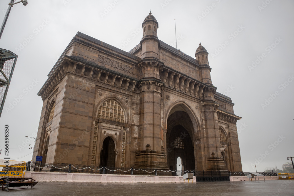 Obraz premium Rainy day at the Gateway of India