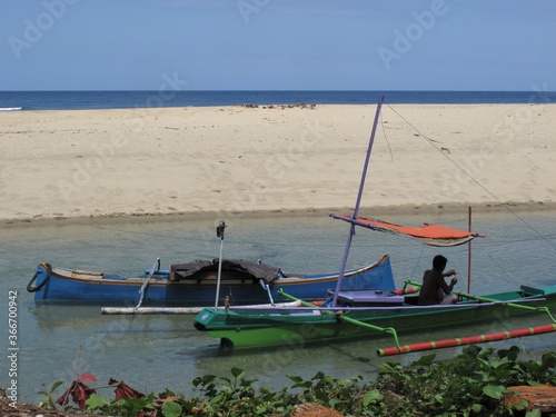 Photo of a fishing boat that is docked