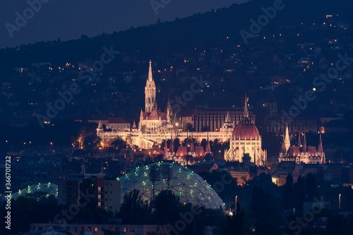 Budapest night cityscape with Hungarian parliament builduing Fishermans bastion Fototapet