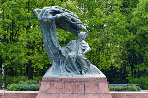Statue of a Frédéric Chopin in a Łazienki Park