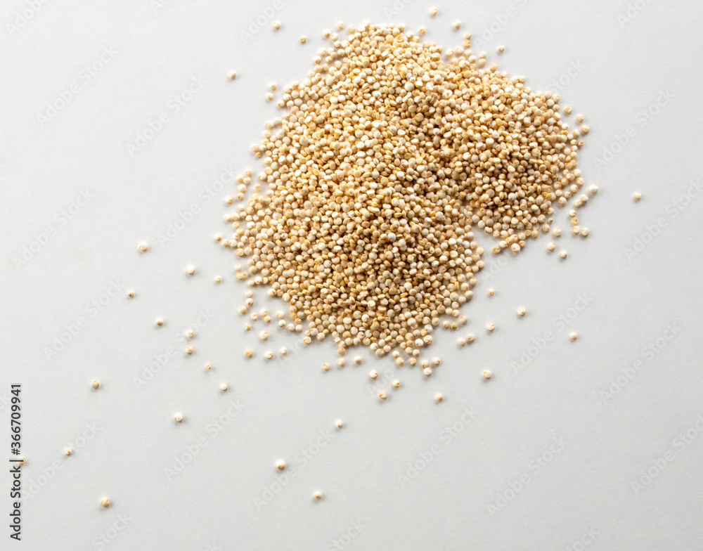 quinoa sobre fondo blanco, primer plano. quinoa on white background, close-up. quinoa sobre fondo blanco, primer plano. quinoa on white background, close-up.