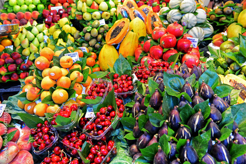 Canvas Print Mercat de la Boqueria in Barcelona, Spanien Berühmter, lebhafter öffentlicher Markt, der keine Wünsche offen läßt
