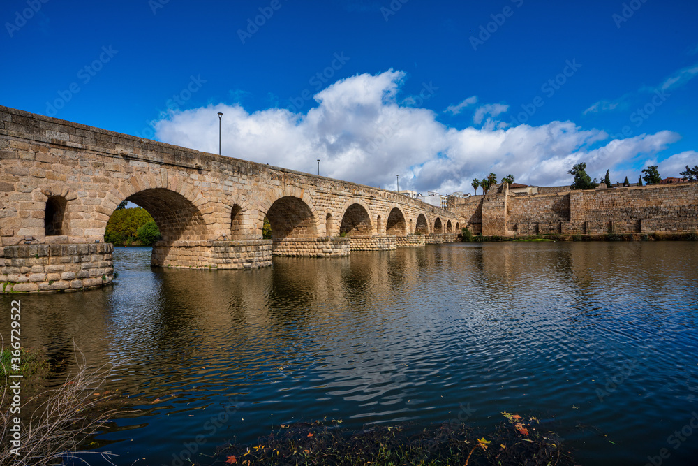 Fototapeta premium Puente Romano, the Roman Bridge in Merida with the Alcazaba, Extremadura, Spain