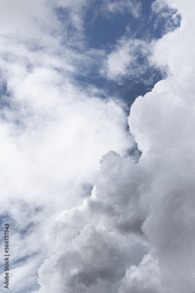 nubes y claros del cielo Stock Photo | Adobe Stock