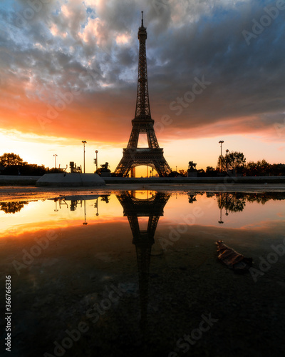 eiffel tower sunset © sam