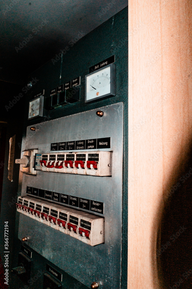 Obraz premium Stromversorgung im Zug