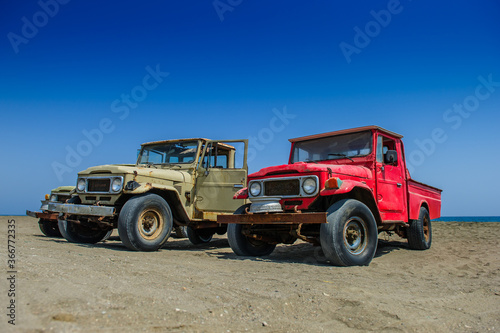 Old offroad suv car Jeep ideal for adventures with sea background © manowar1973