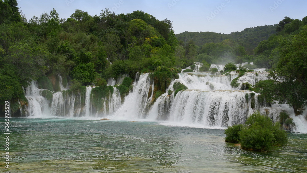 Fototapeta premium Blick auf die Wasserfälle im Nationalpark Krka, Kroatien