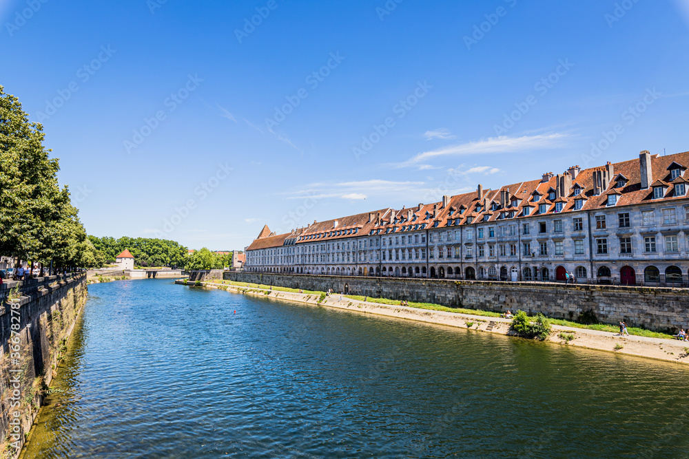 Fototapeta premium Dans les rues de Besançon