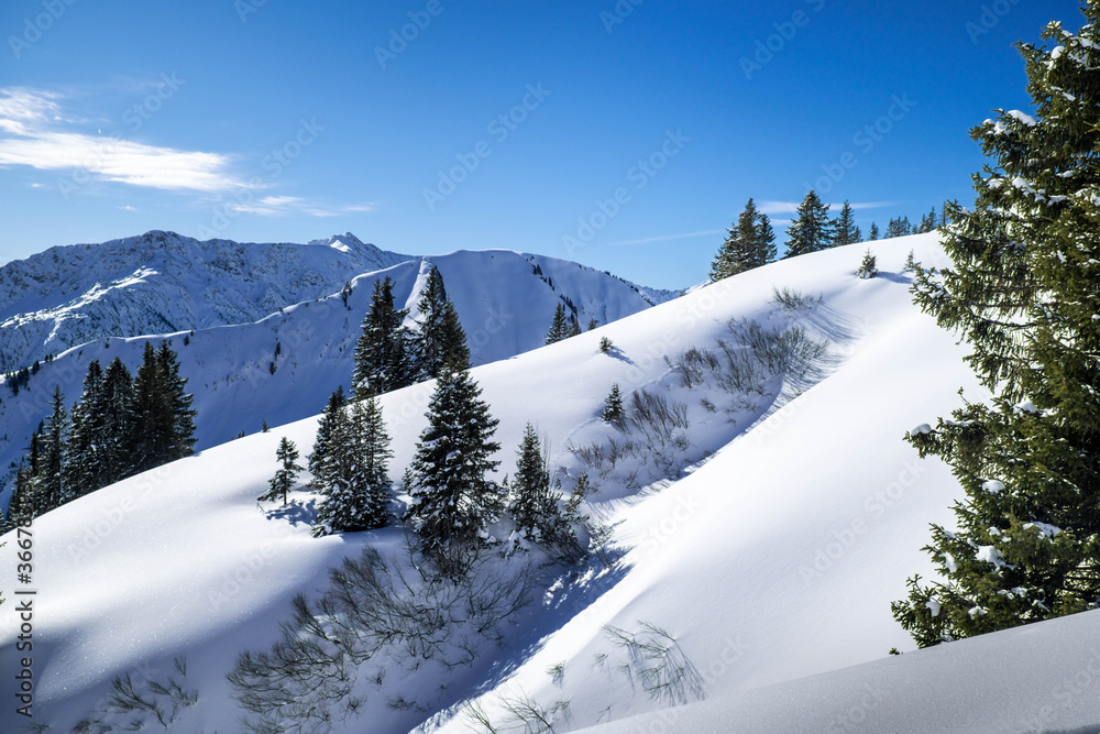 Tiroler Alpenlandschaft im Winter