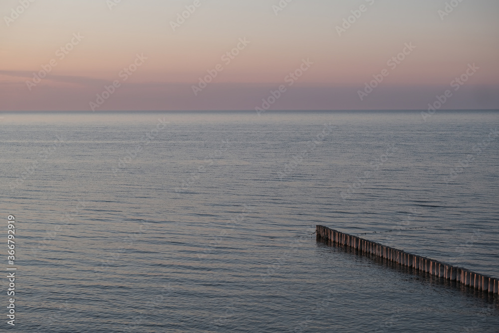 Obraz premium calm sea at sunset