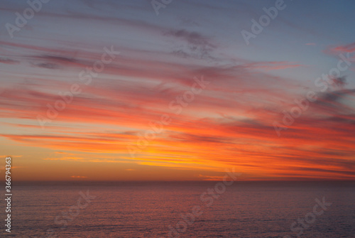 Fototapeta Naklejka Na Ścianę i Meble -   Beautiful colorful sunset over the ocean.