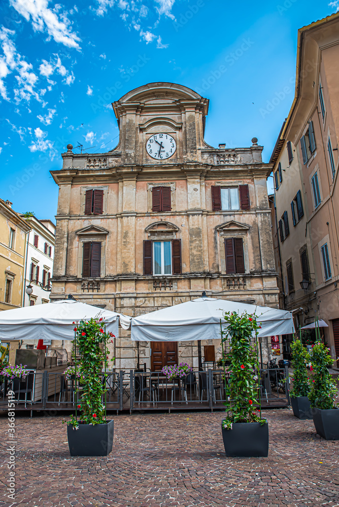 Spoleto, splendida cittadina umbra, patria del Festival dei Due Mondi, manifestazione internazionale di musica, arte, cultura e spettacolo 