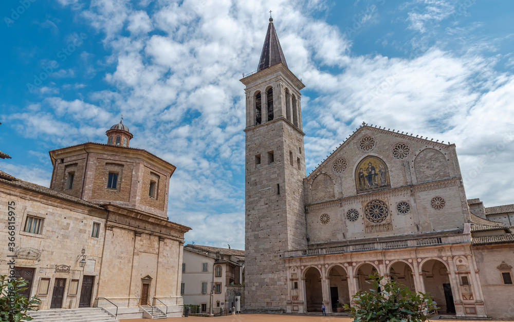 Spoleto, splendida cittadina umbra, patria del Festival dei Due Mondi, manifestazione internazionale di musica, arte, cultura e spettacolo 