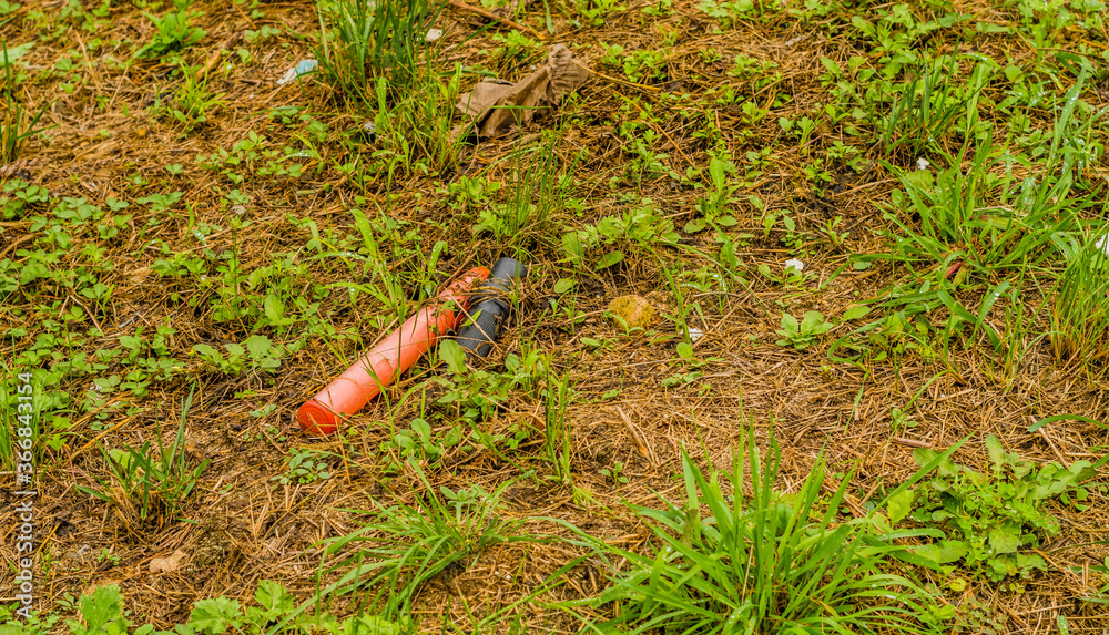 Obraz premium Broken red traffic wand