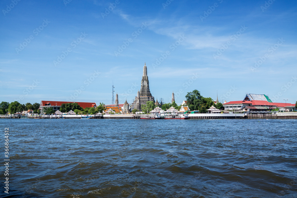 The Temple Chao Phraya Riverside, The famous Wat Arun, perhaps better known as the Temple of the Dawn, is one of the best known landmarks and one of the most published images of Bangkok