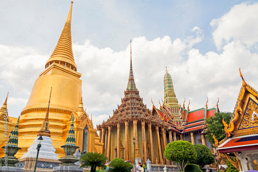 Naklejka premium wat phra kaew , Grand palace land mark of bangkok thailand