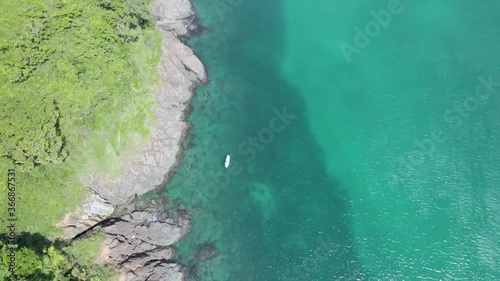 ドローン 空撮　サップ　寄っていく