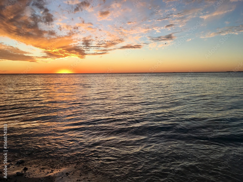 Obraz premium sunset over the beach ocean Australia