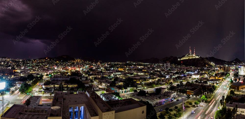 Fototapeta premium ciudad de hermosillo sonora de noche 