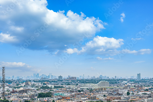 【都市イメージ】俯瞰で見る住宅街とビル群 © travel