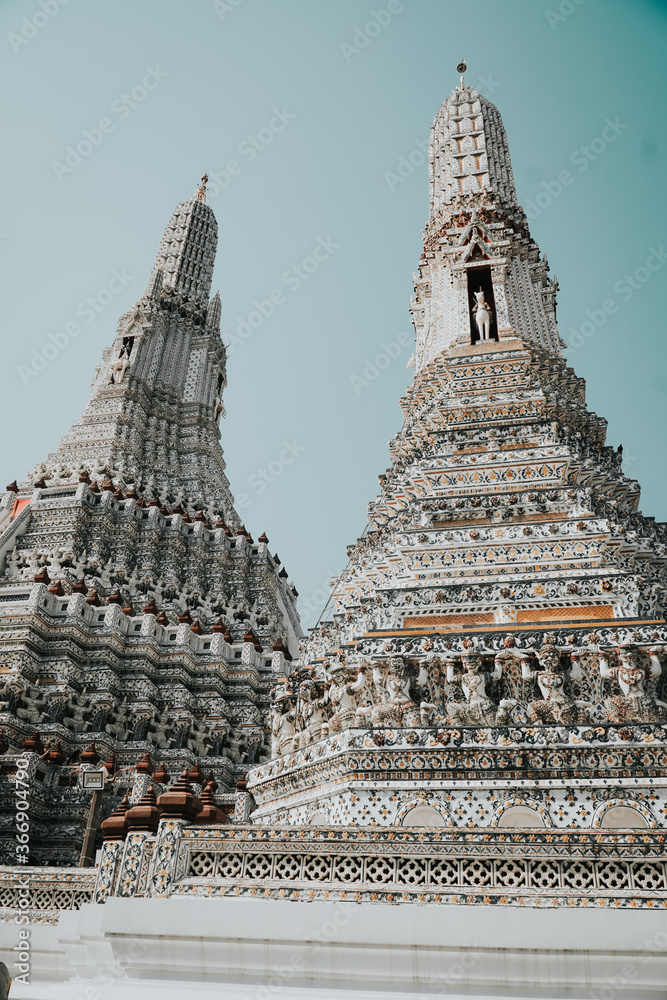 Wat Arun Ratchawararam Ratchawaramahawihan, a Buddhist temple had existed at the site of Wat Arun since the time of the Ayutthaya Kingdom. It was then known as Wat Makok, after the village of Bang Mak