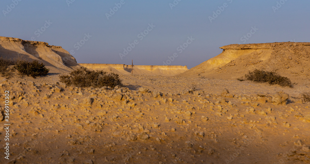 Φωτογραφία The landscape of the desert in the middle east, formerly being the bottom of the