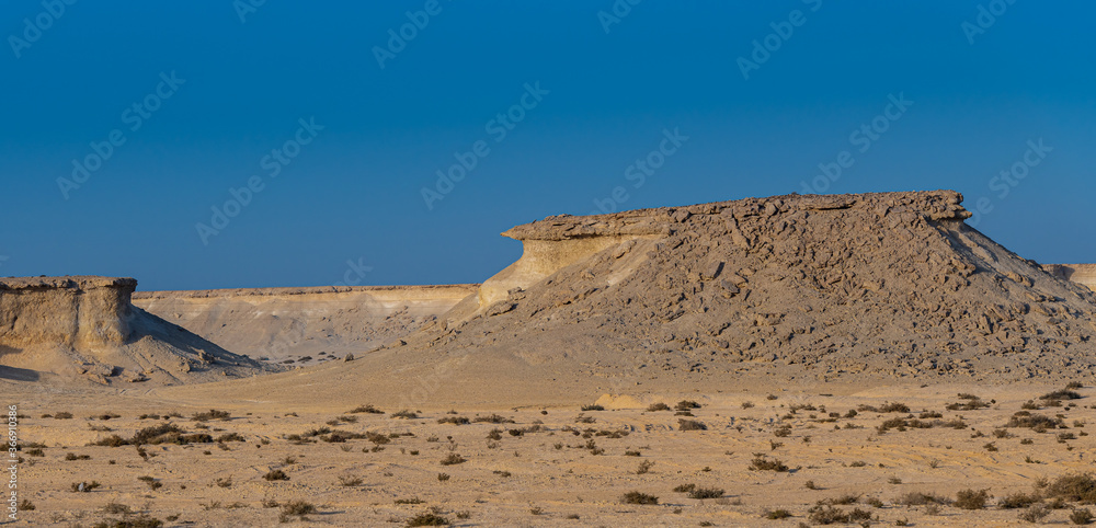 Φωτογραφία The landscape of the desert in the middle east, formerly being the bottom of the