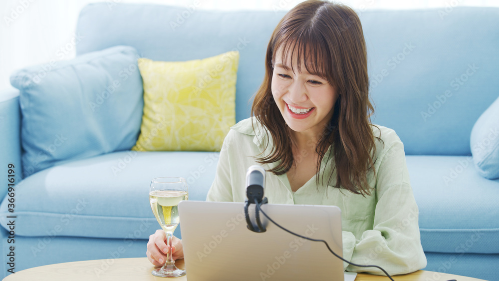 オンライン飲み会 女性 Stock Photo Adobe Stock