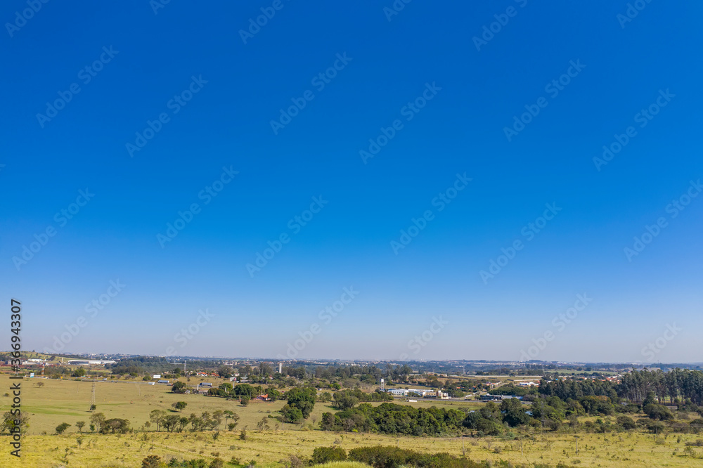 Foto aérea de um campo em Campinas