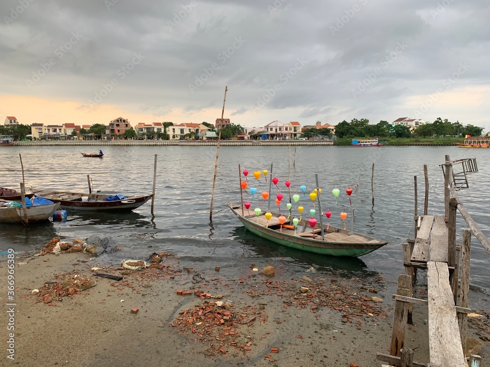 Bateaux dans le port de Hoi An, Vietnam