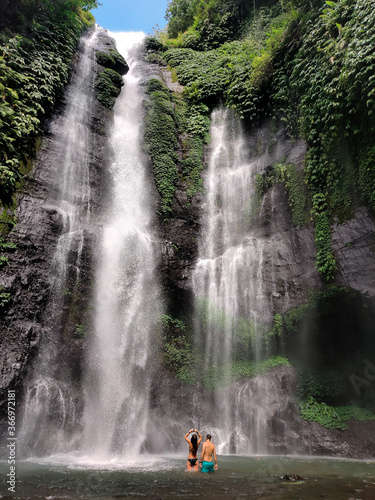 Couple under waterfall in Bali, Indonesia © Patricia