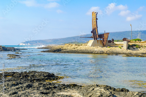Memorial monument for the Maapilim, Achziv coast © RnDmS