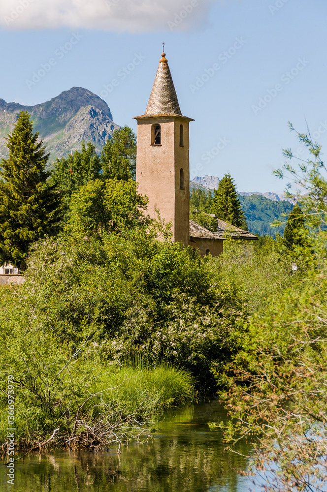 Sils, Segl, Baselgia, St. Lorenz, Kirche, Pfarrkirche, Inn, Fluss, Oberengadin, Piz da la Margna, Engadin, Seenplatte, Alpen, Wanderweg, Graubünden, Sommer, Schweiz Sils, Segl, Baselgia, St. Lorenz, Kirche, Pfarrkirche, Inn, Fluss, Oberengadin, Piz da la Margna, Engadin, Seenplatte, Alpen, Wanderweg, Graubünden, Sommer, Schweiz