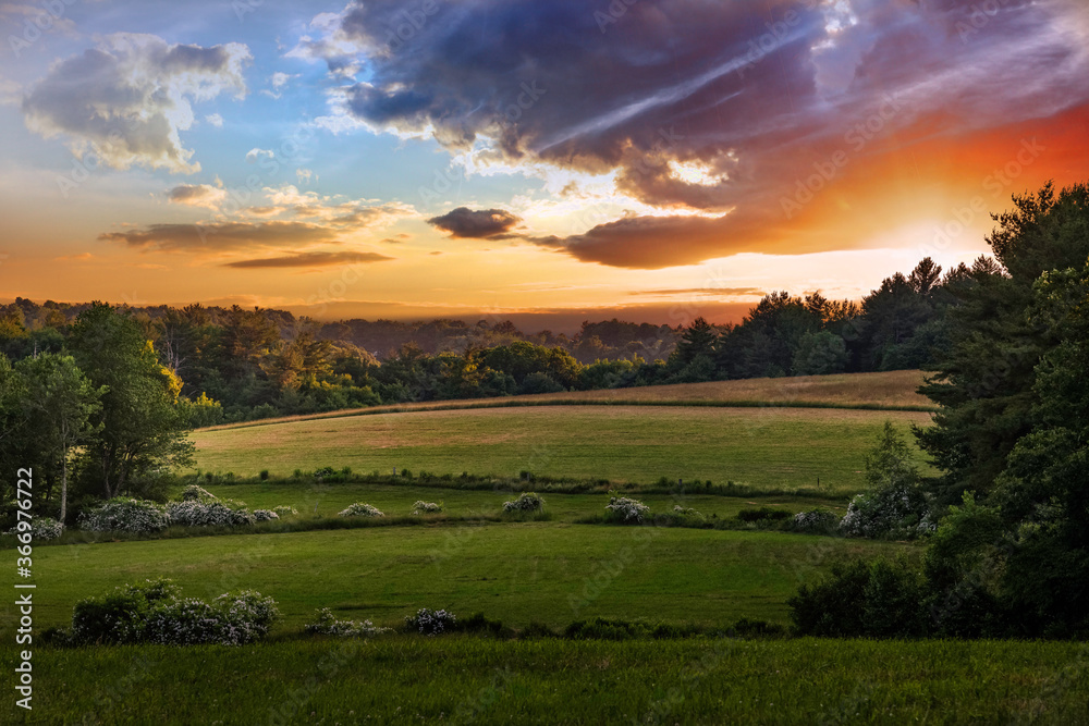 Naklejka premium Sunset on the Farm