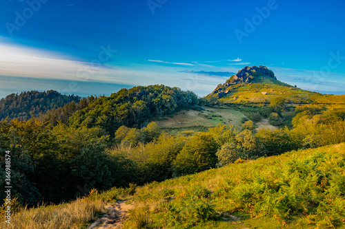 Trecking por montes de Andoain del Pais Vasco al atardecer