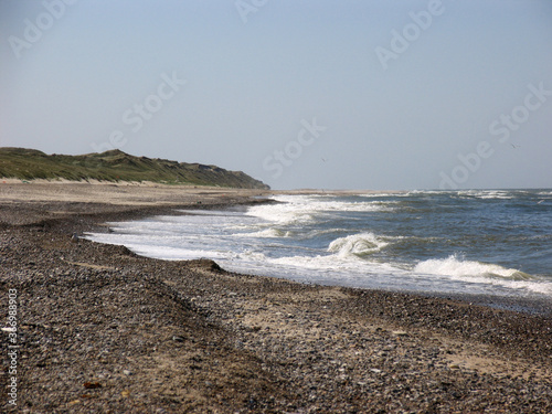 Rauhe See und Seevoegel am Strand von Klitmoeller, Juetland, Daenemark, Europa photo