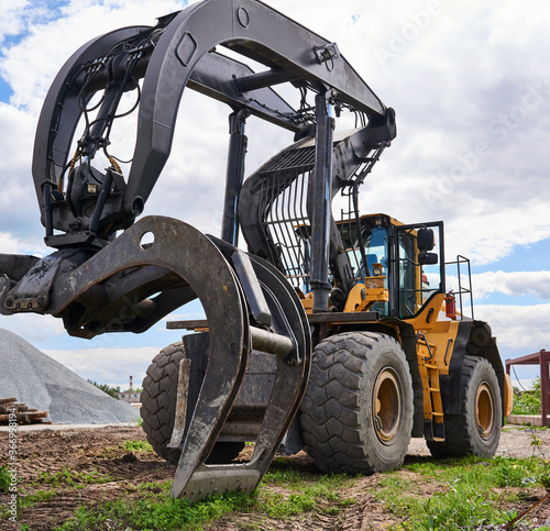 Εκτύπωση καμβά indusrtial dual function grapple skidder outdoors