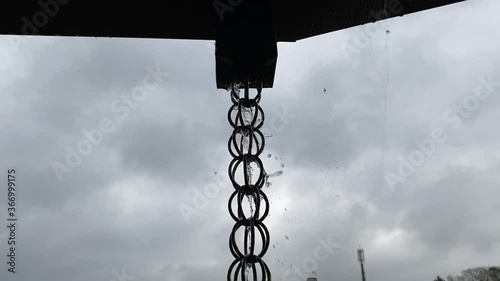 台風の日に暴風雨に晒される鎖樋(くさりどい)。流れる大量の雨水 photo