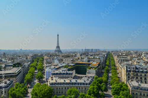 Landscape of Paris with the Eiffel Tower © Natael