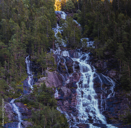Wodospad Rjukanfossen w miejscowości Rjukan w Norwegii photo