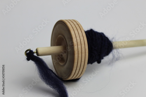Top whorl drop spindle with yarn