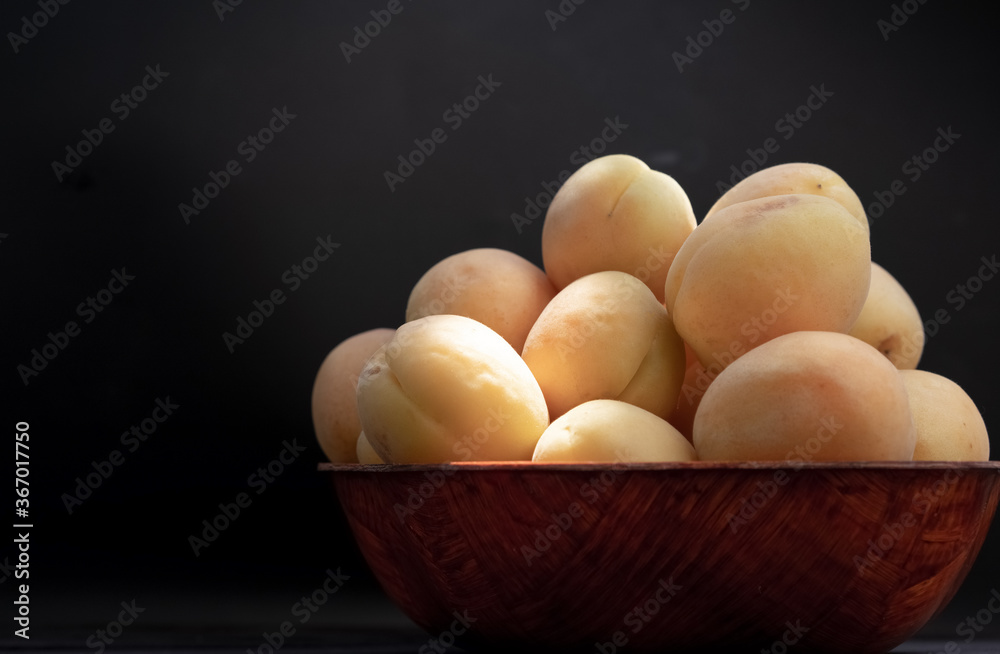 Ripe apricots is in the bowl Ripe apricots is in the bowl