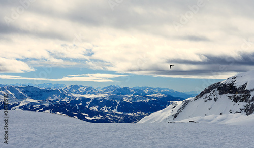 Flaine (74) : Montagnes enneigées et ciel couvert