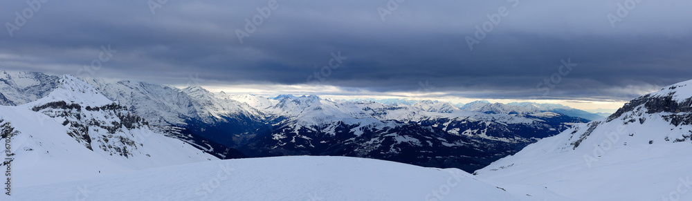 Flaine (74) : panorama de la chaine montagneuse des Alpes