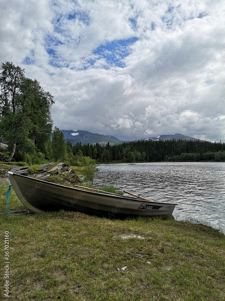 Obraz premium Boat at the lake