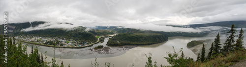 Klondike met Yukon river in Dawson