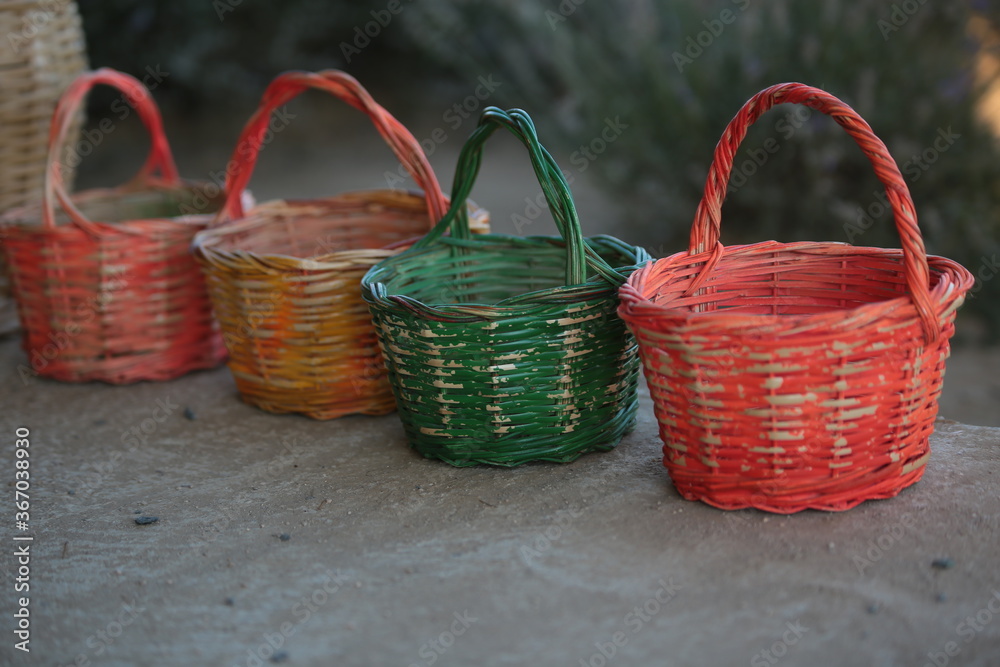 Fotografie colorful baskets on the floor