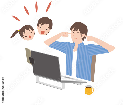 テレワーク、パソコンする男性すると騒ぐ子供たち