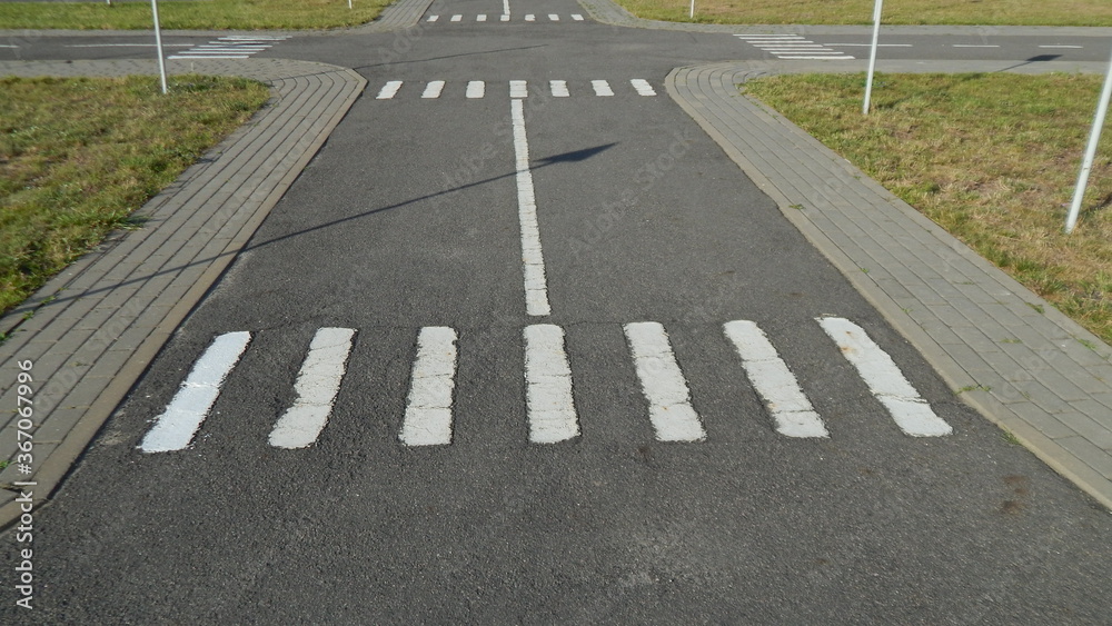 Obraz premium pedestrian crossing road